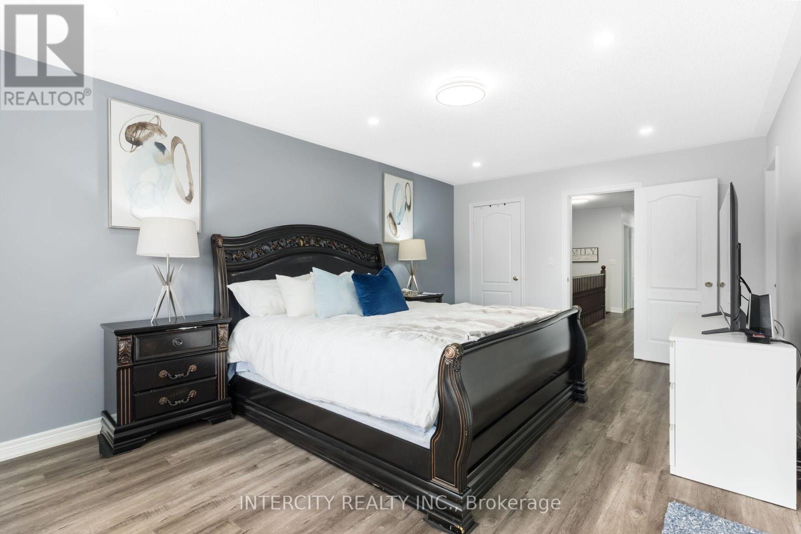 Photo 24 of 20 Vanderpool Crescent, Brampton ON