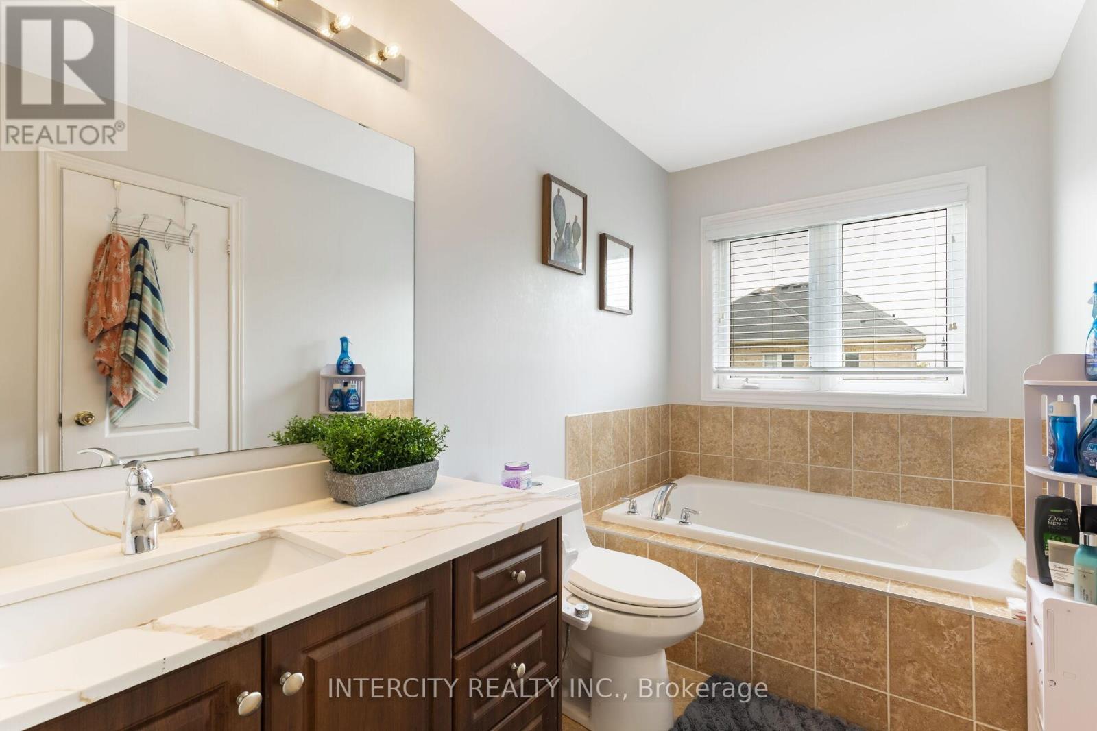 Photo 28 of 20 Vanderpool Crescent, Brampton ON