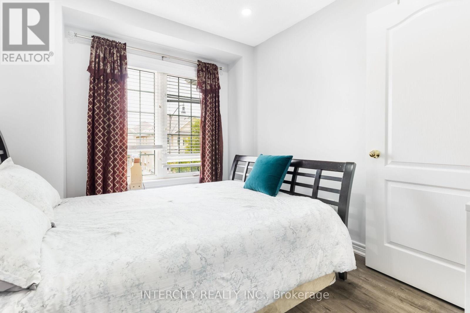 Photo 31 of 20 Vanderpool Crescent, Brampton ON
