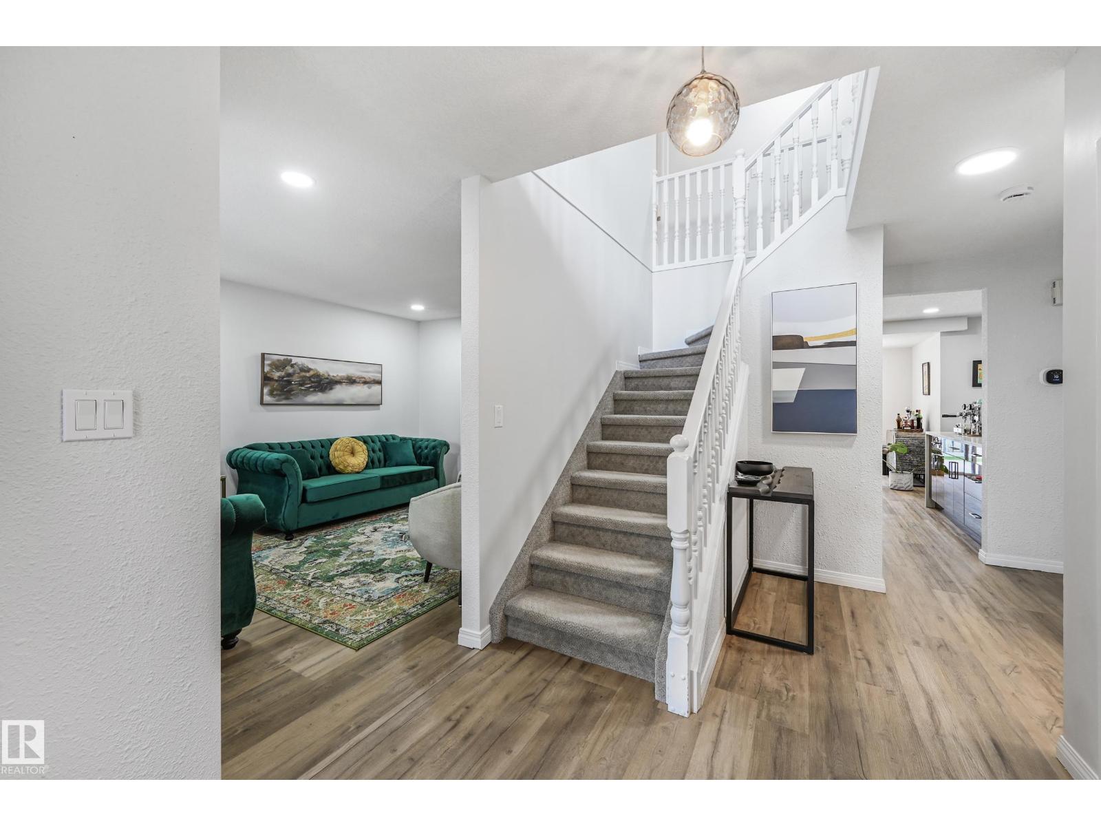 Photo 13 of 131 Ormsby Rd W Nw, Edmonton AB