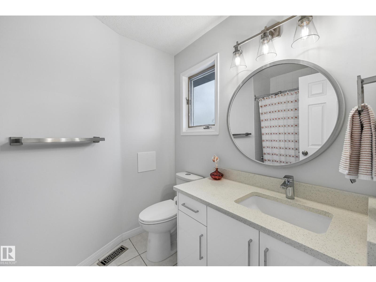 Photo 37 of 131 Ormsby Rd W Nw, Edmonton AB