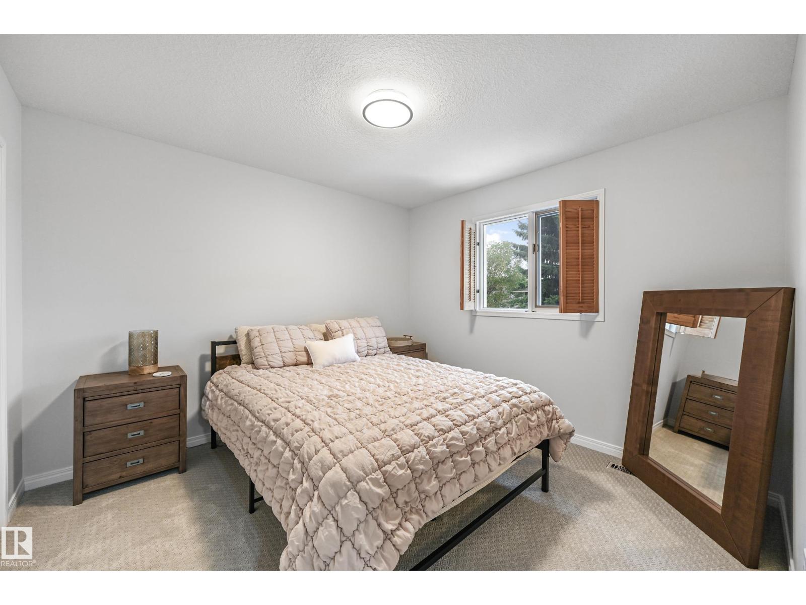 Photo 38 of 131 Ormsby Rd W Nw, Edmonton AB