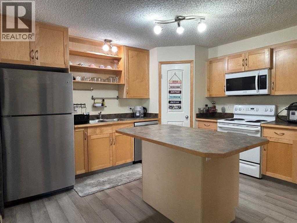 Single Family House Bungalow for Sale in   Everridge Square SW Evergreen Calgary 