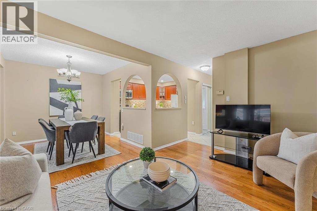Photo 9 of 7242 Corrine Crescent, Mississauga ON