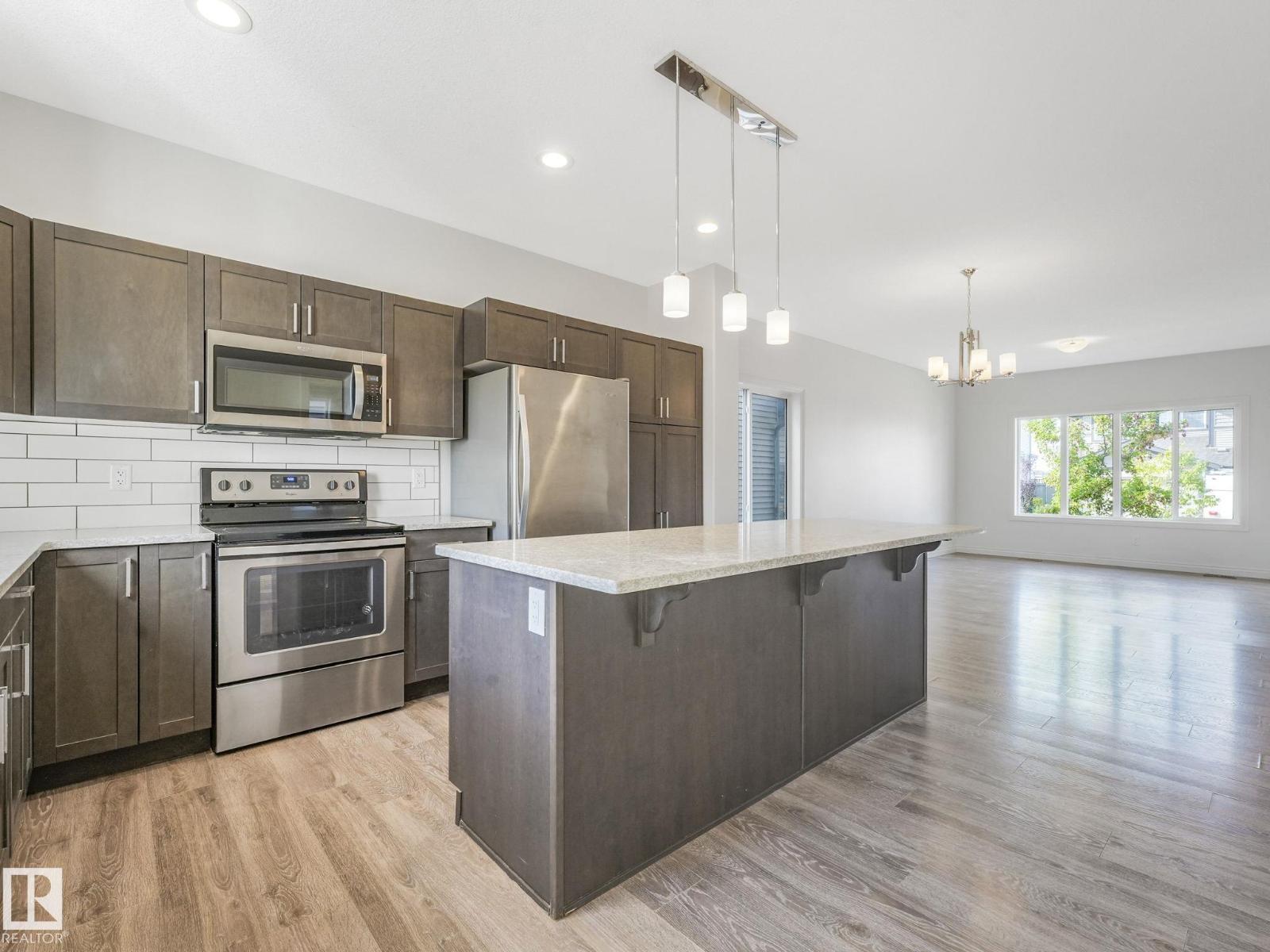 Photo 6 of 22223 89 Av Nw Nw, Edmonton AB