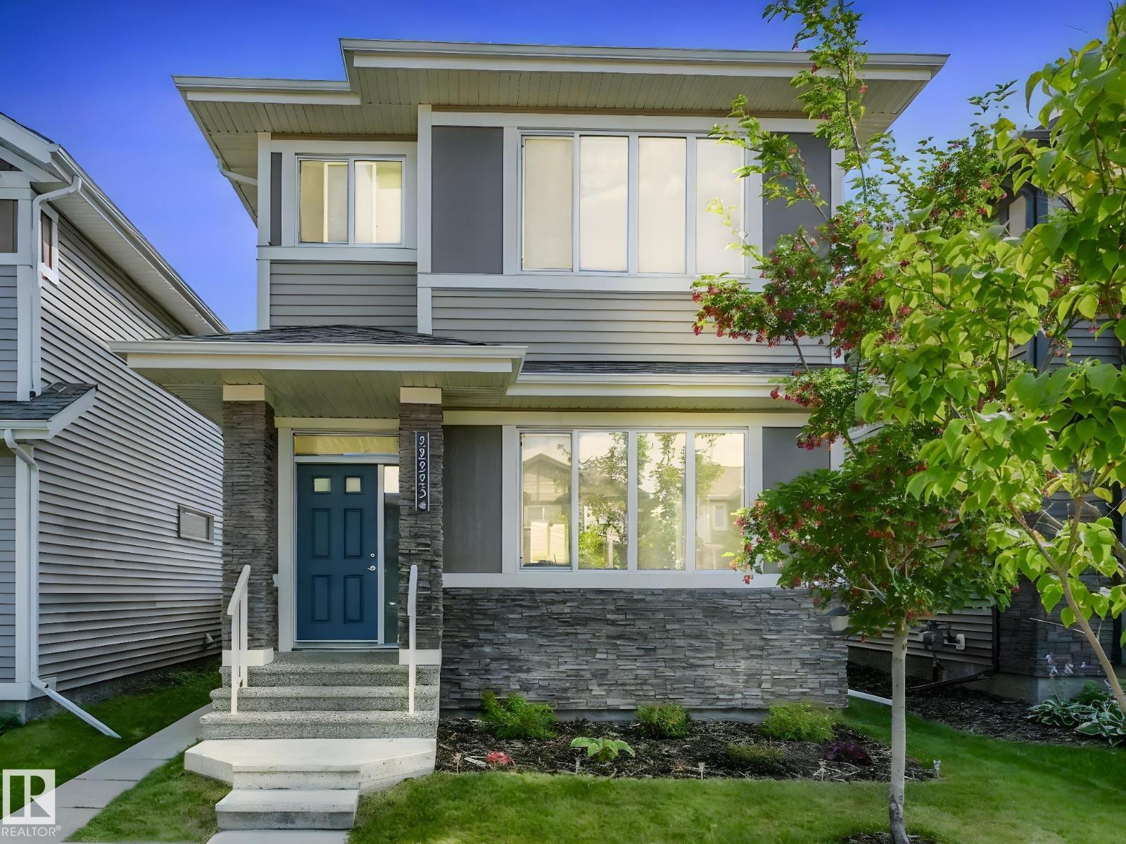 Photo 10 of 22223 89 Av Nw Nw, Edmonton AB