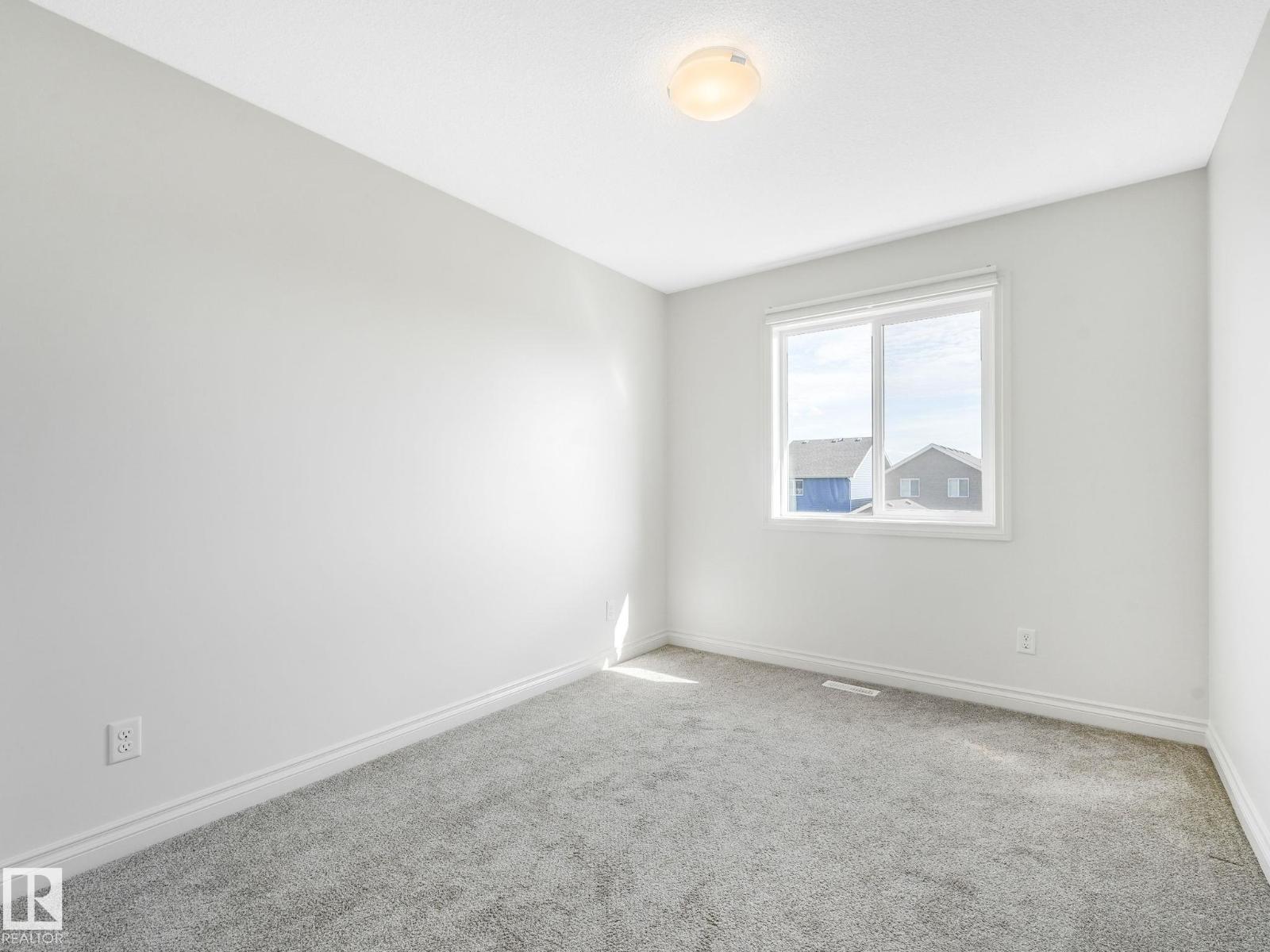 Photo 14 of 22223 89 Av Nw Nw, Edmonton AB