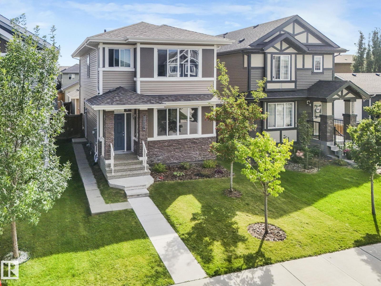 Photo 33 of 22223 89 Av Nw Nw, Edmonton AB