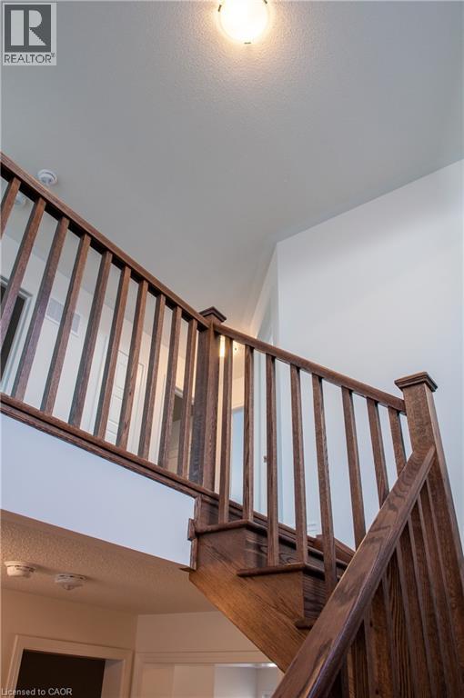 Photo 9 of 1246 Muskoka Heights, Milton ON