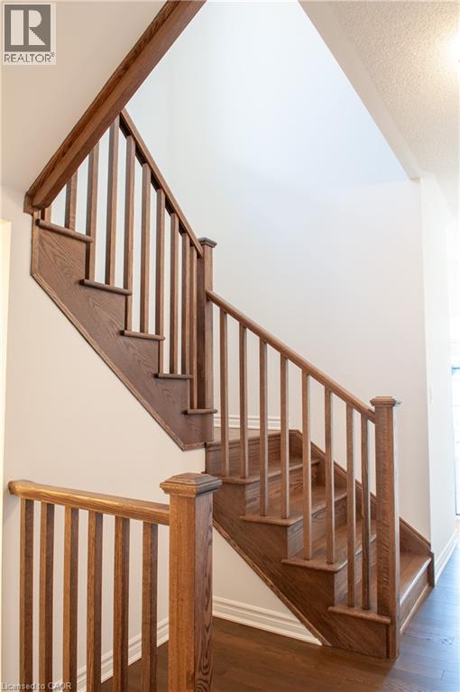 Photo 4 of 1246 Muskoka Heights, Milton ON