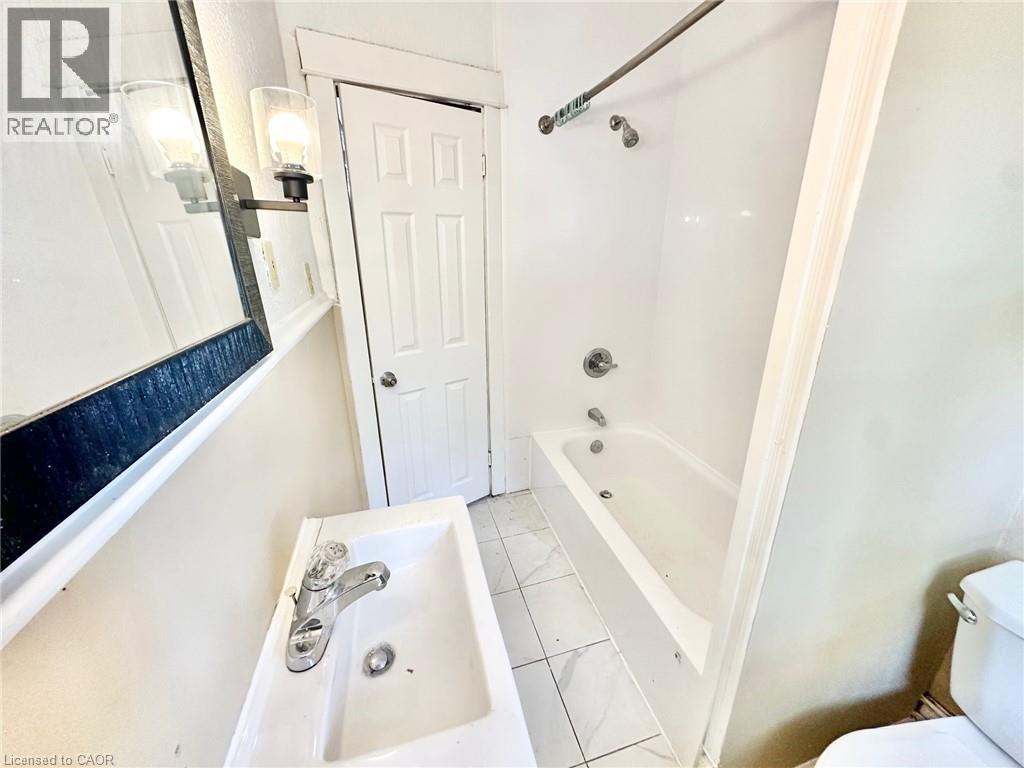 Photo 25 of 215 Rosewood Road, Hamilton ON
