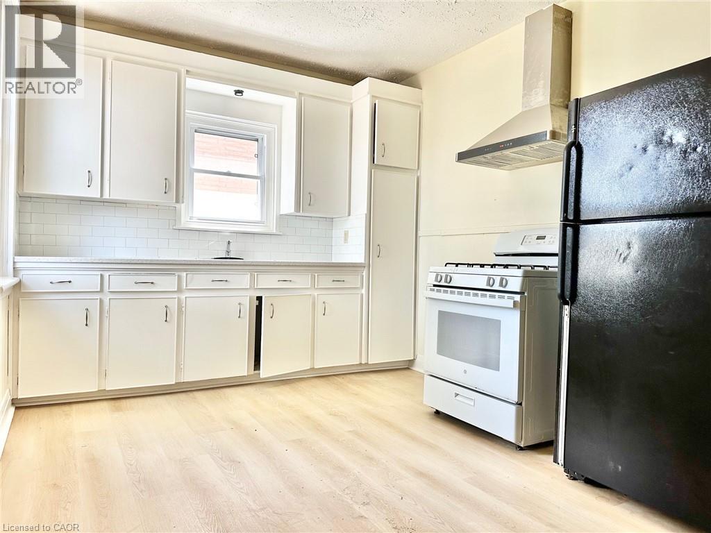 Photo 15 of 215 Rosewood Road, Hamilton ON