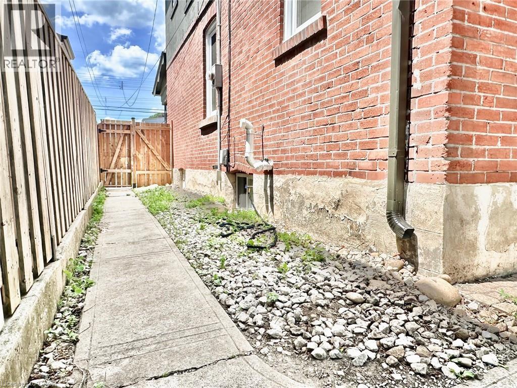 Photo 35 of 215 Rosewood Road, Hamilton ON