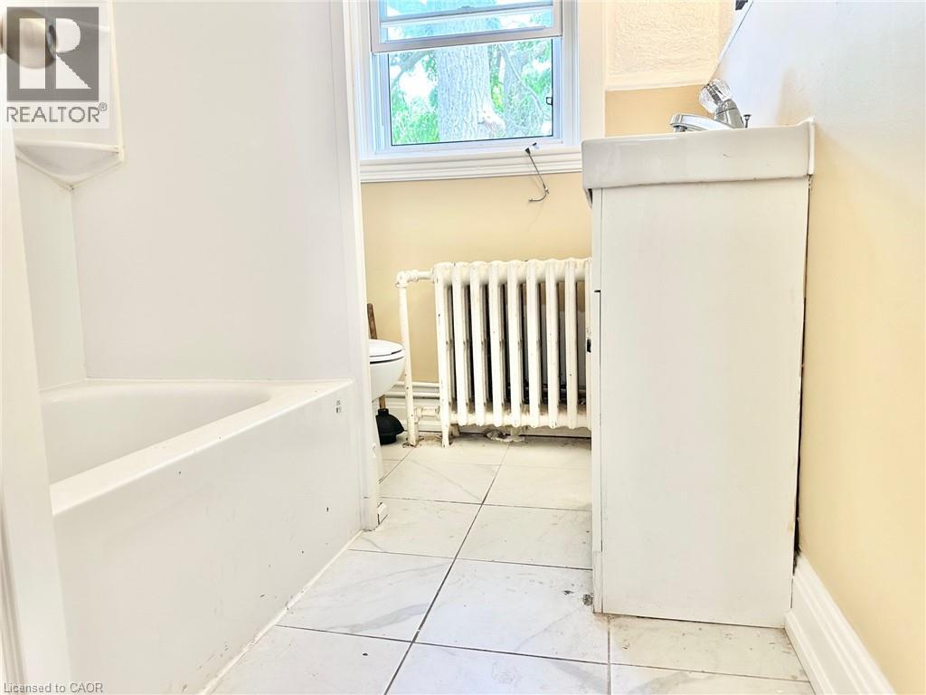 Photo 24 of 215 Rosewood Road, Hamilton ON