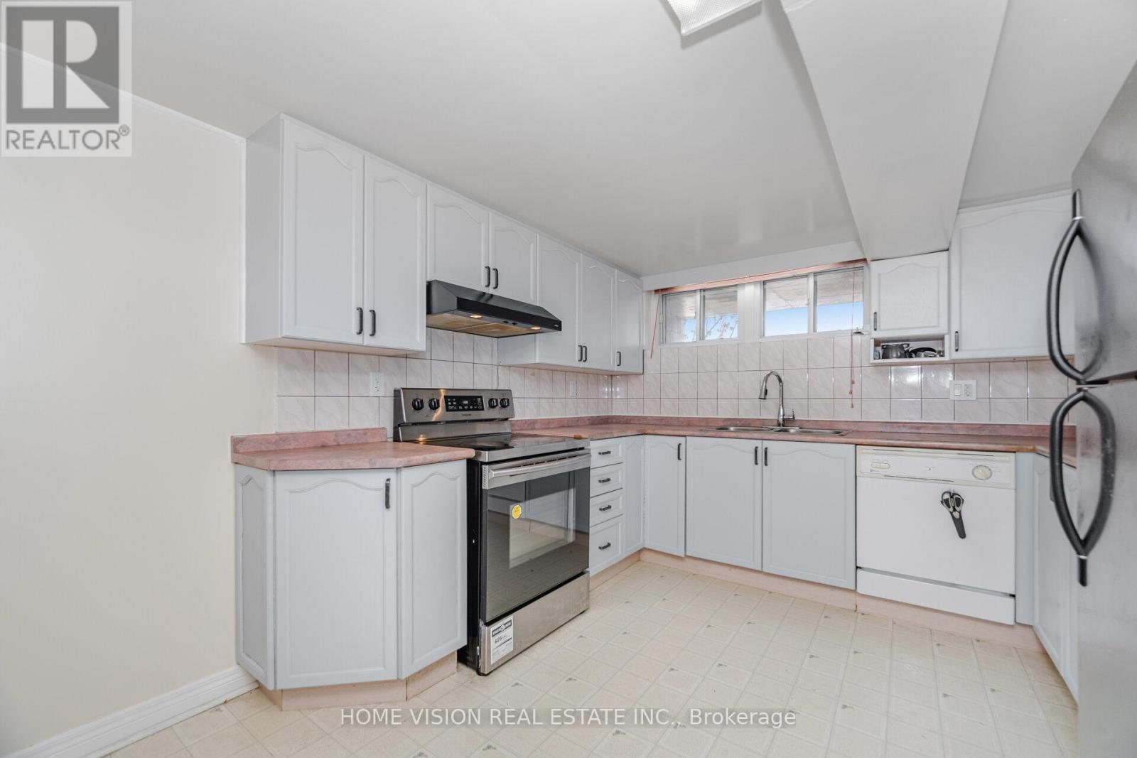 Photo 10 of 15 Adair Avenue N, Hamilton ON