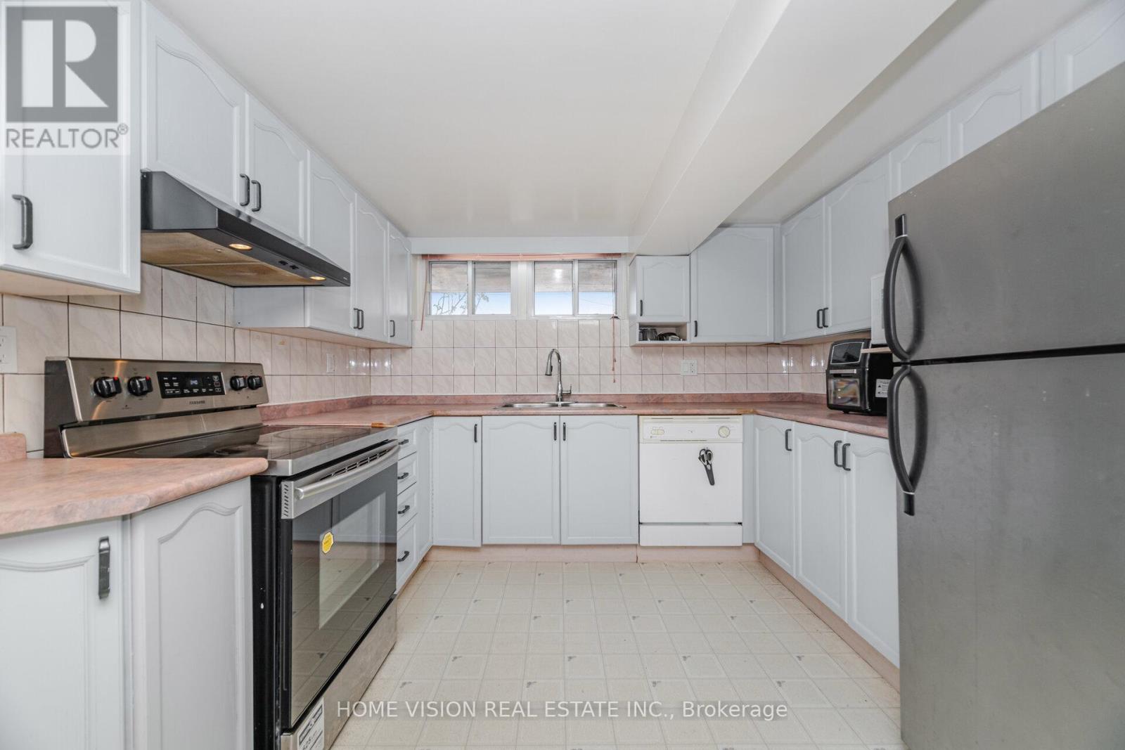 Photo 11 of 15 Adair Avenue N, Hamilton ON