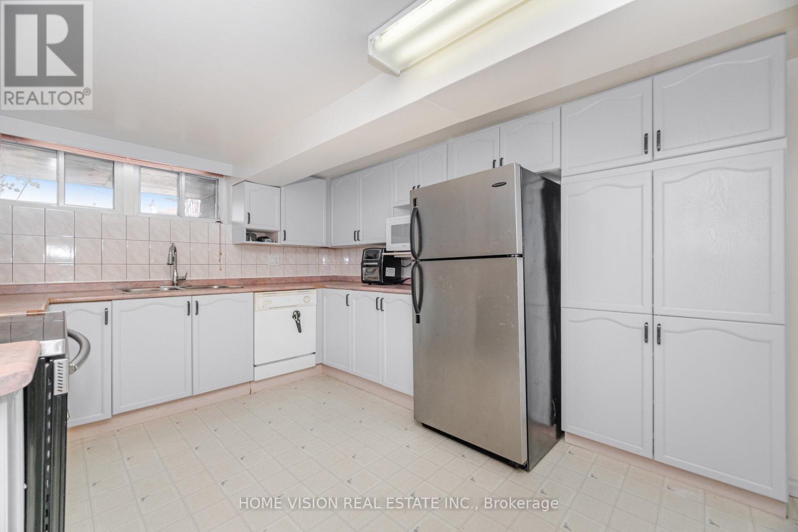 Photo 12 of 15 Adair Avenue N, Hamilton ON