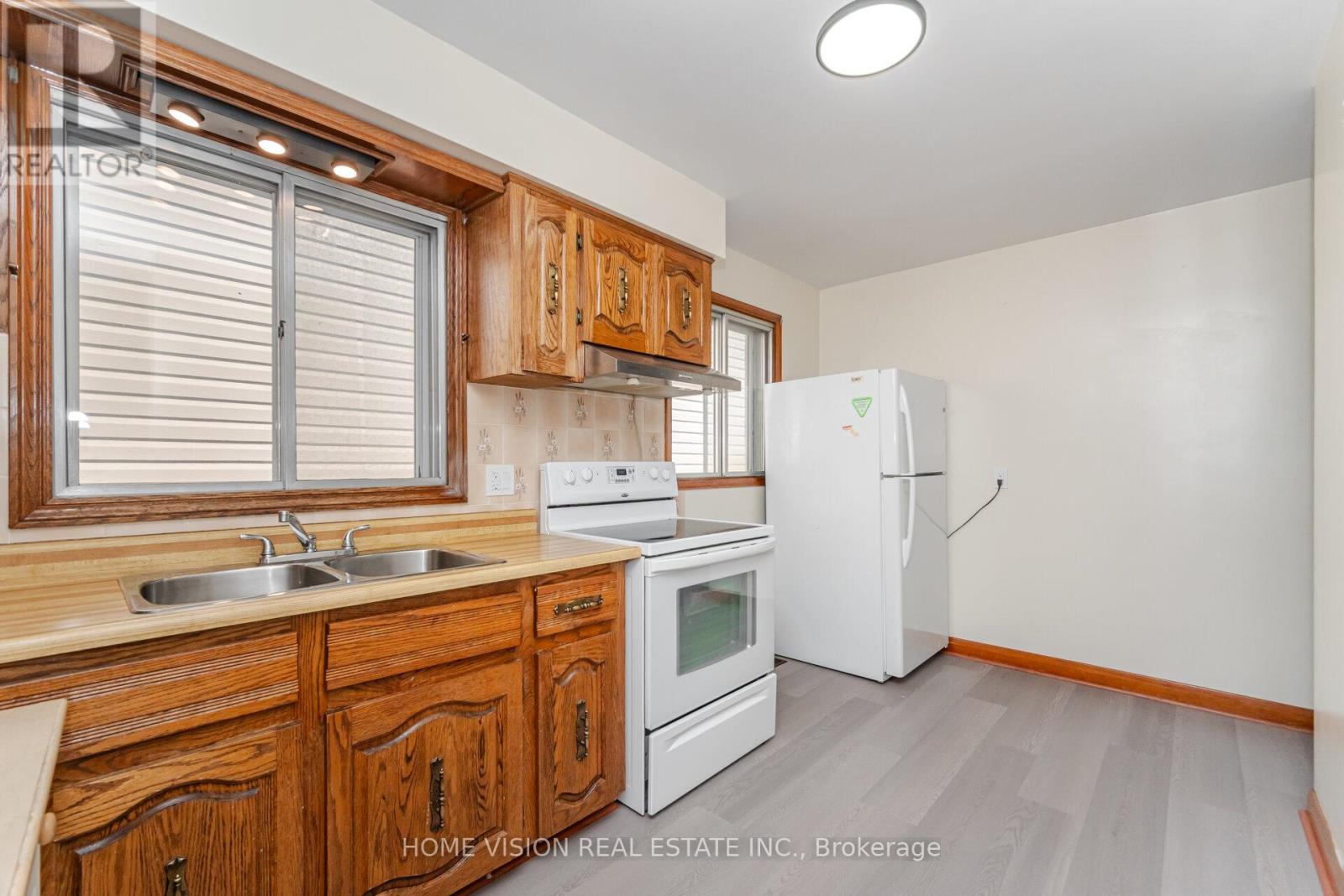 Photo 26 of 15 Adair Avenue N, Hamilton ON