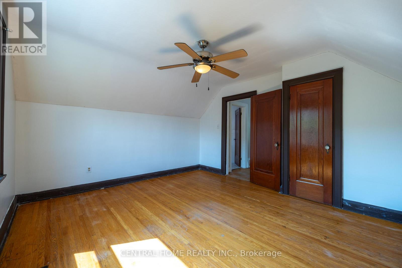 Photo 14 of 1650 King Street E, Hamilton ON