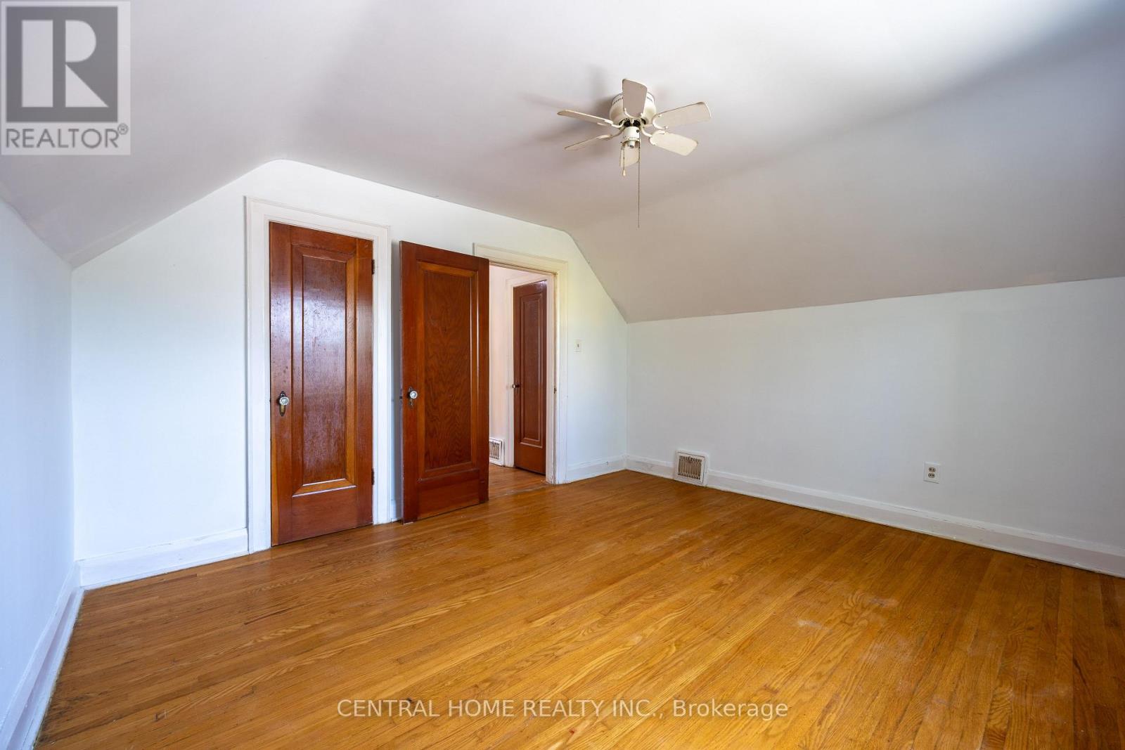 Photo 17 of 1650 King Street E, Hamilton ON