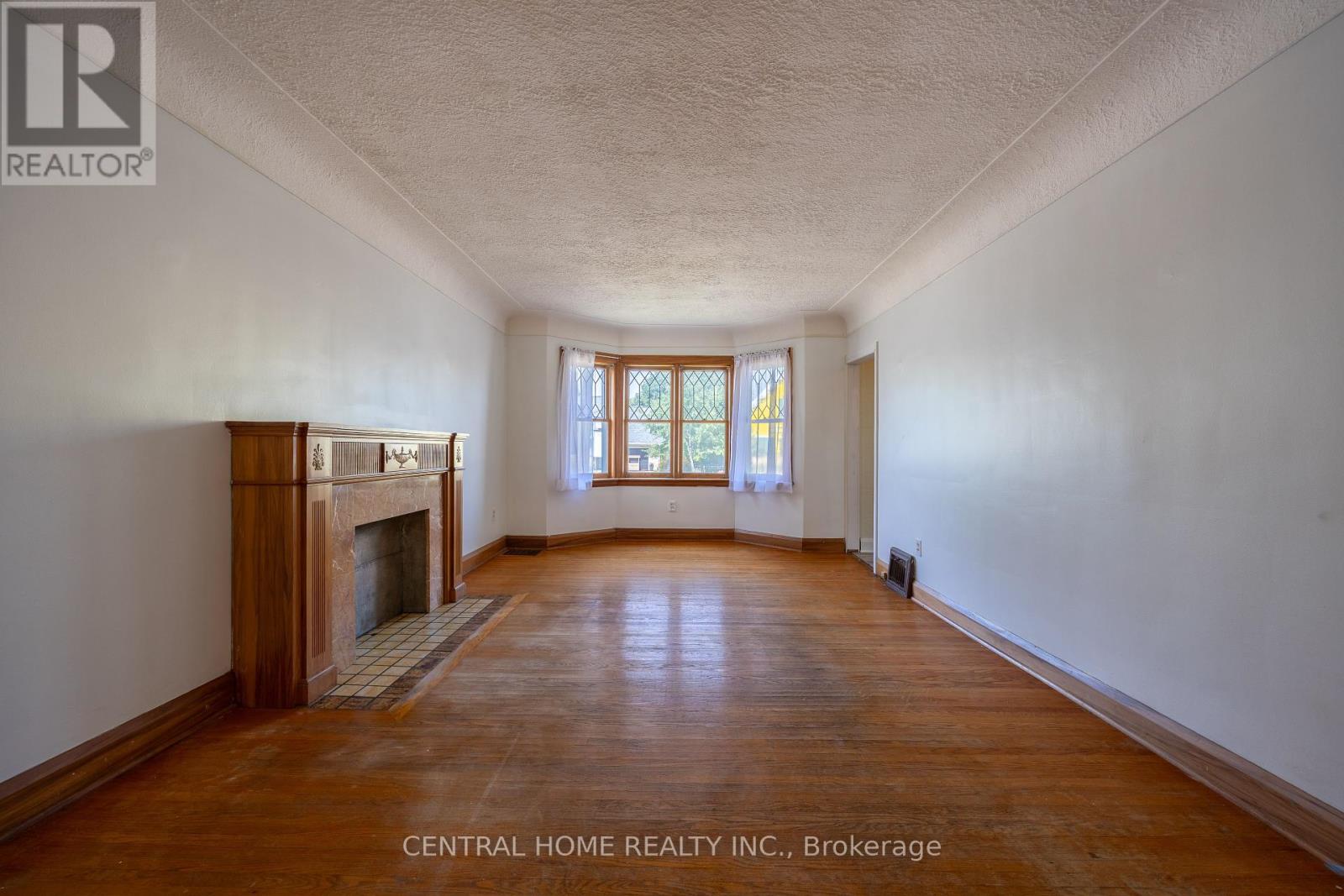 Photo 4 of 1650 King Street E, Hamilton ON
