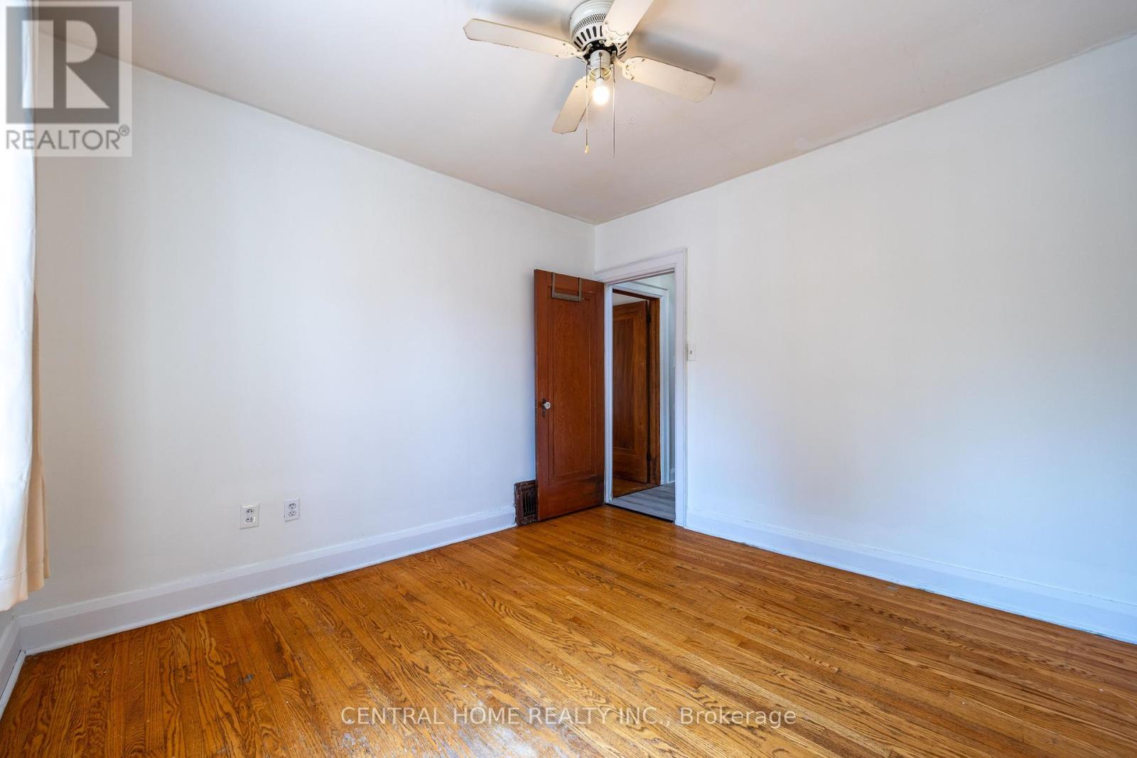 Photo 8 of 1650 King Street E, Hamilton ON