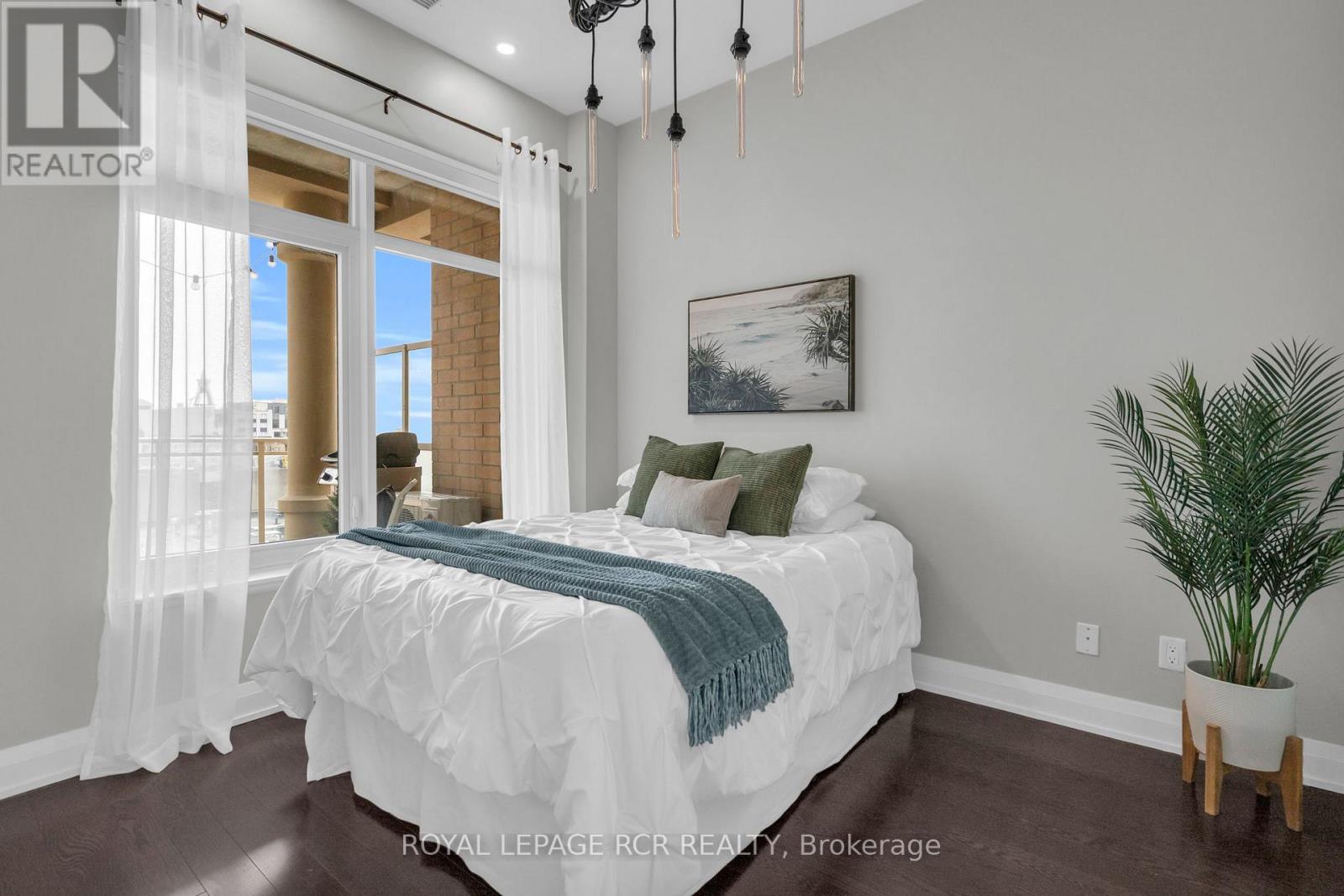 Photo 23 of 409 15277 Yonge Street, Aurora ON