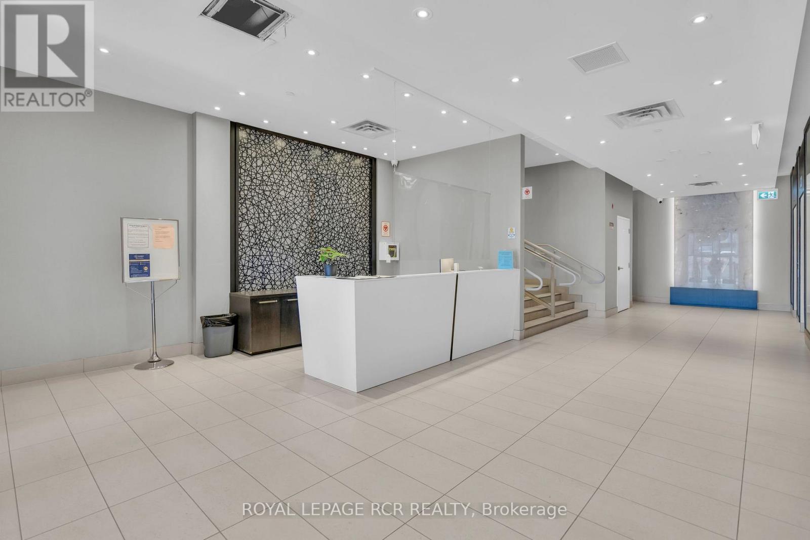 Photo 31 of 409 15277 Yonge Street, Aurora ON