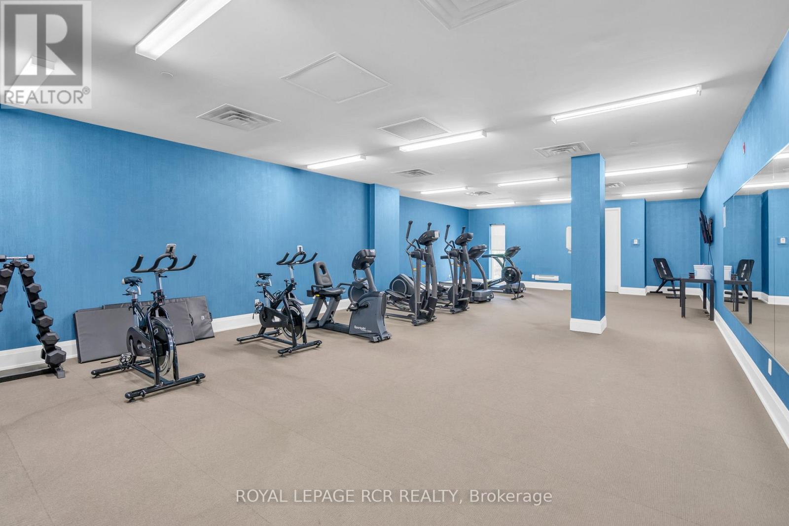 Photo 32 of 409 15277 Yonge Street, Aurora ON
