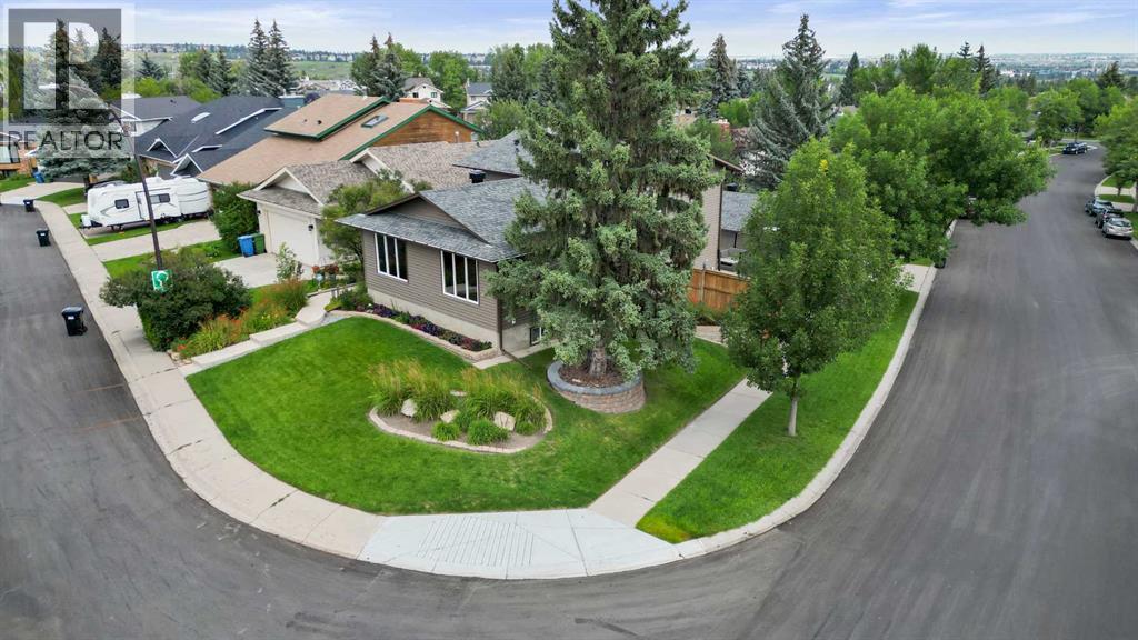 Single Family House 4 Level for Sale in  Sandarac Place NW Sandstone Valley Calgary 