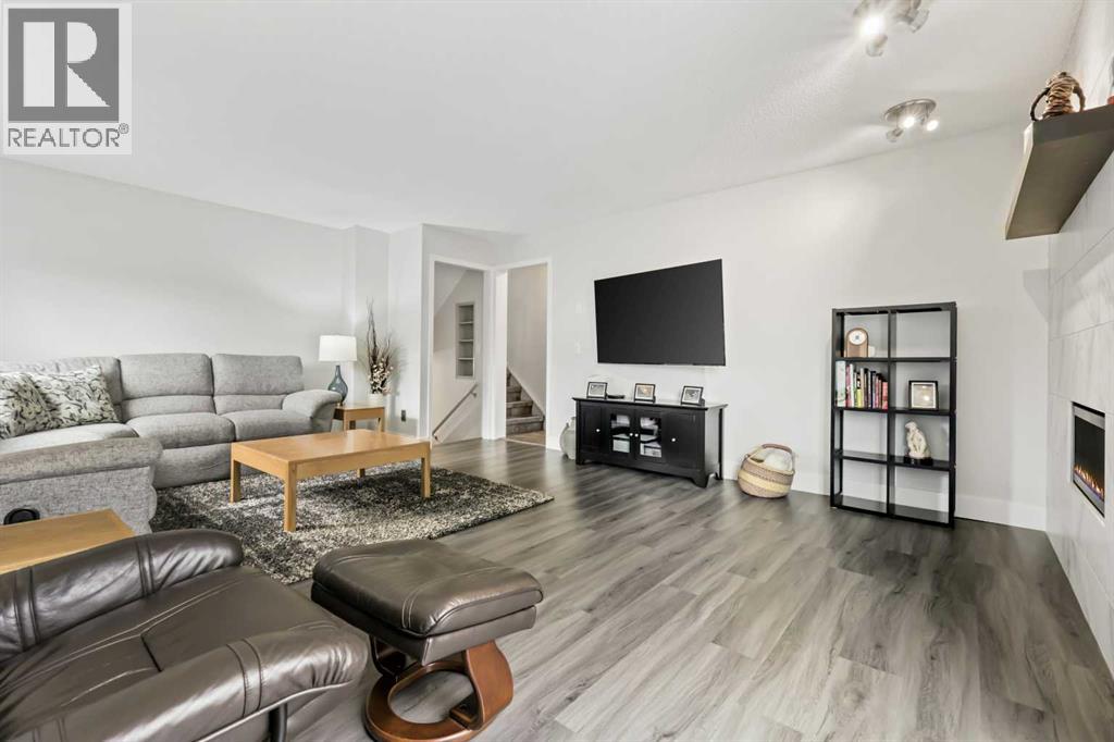 Single Family House 4 Level for Sale in  Sandarac Place NW Sandstone Valley Calgary 