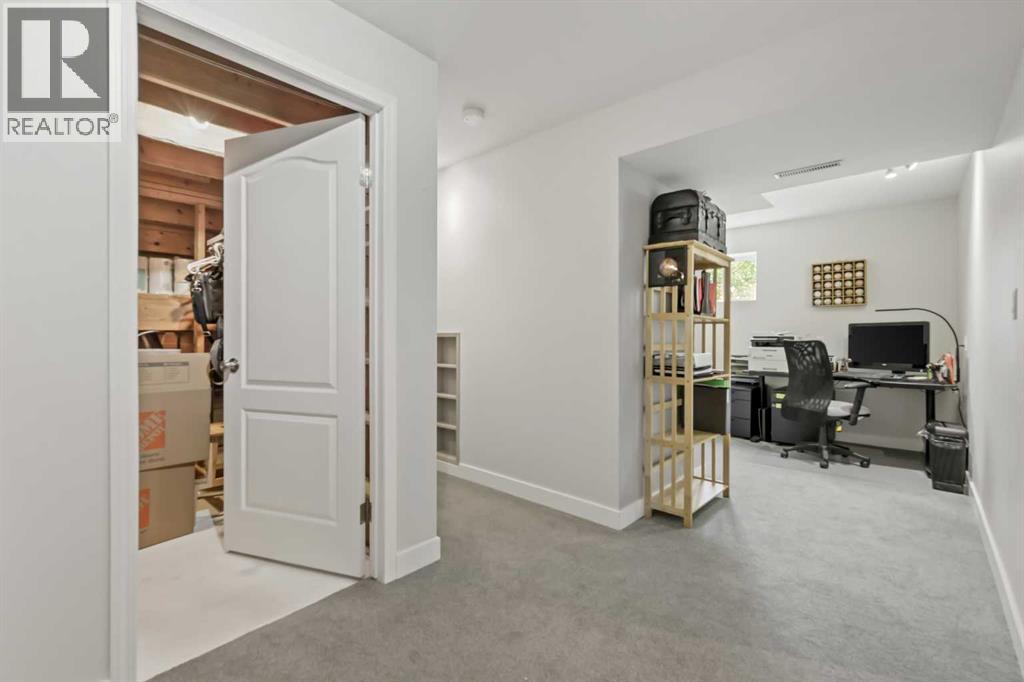 Single Family House 4 Level for Sale in  Sandarac Place NW Sandstone Valley Calgary 