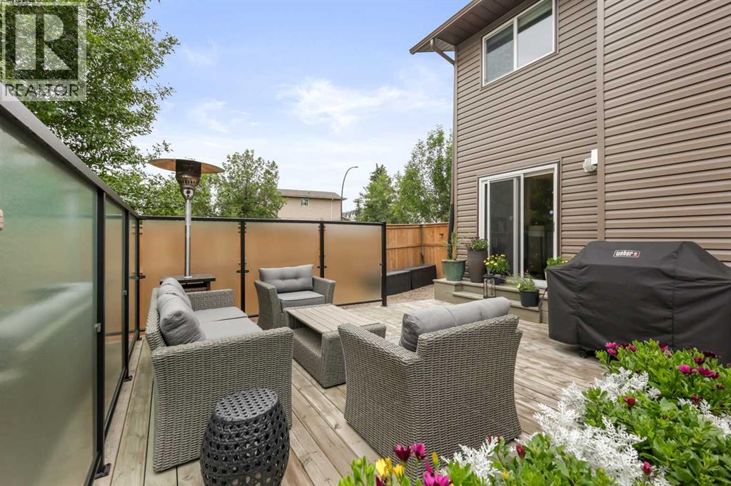 Single Family House 4 Level for Sale in  Sandarac Place NW Sandstone Valley Calgary 
