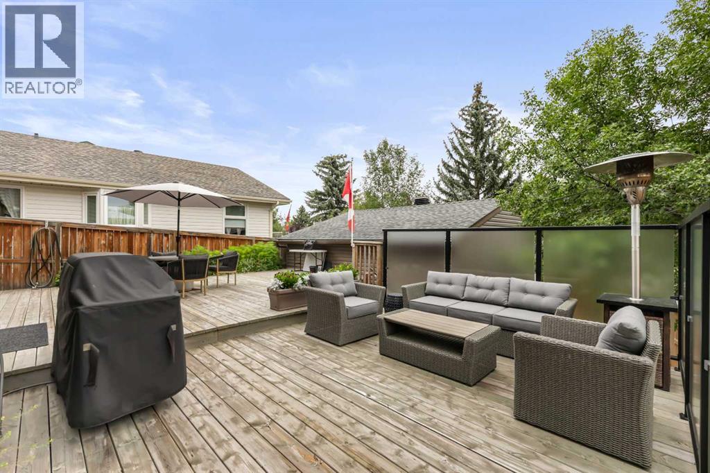 Single Family House 4 Level for Sale in  Sandarac Place NW Sandstone Valley Calgary 