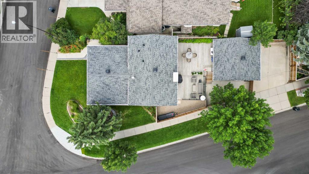 Single Family House 4 Level for Sale in  Sandarac Place NW Sandstone Valley Calgary 