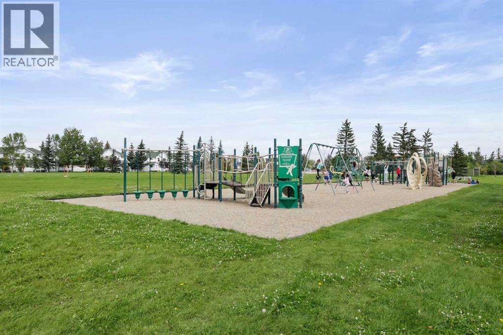 Single Family House 4 Level for Sale in  Sandarac Place NW Sandstone Valley Calgary 