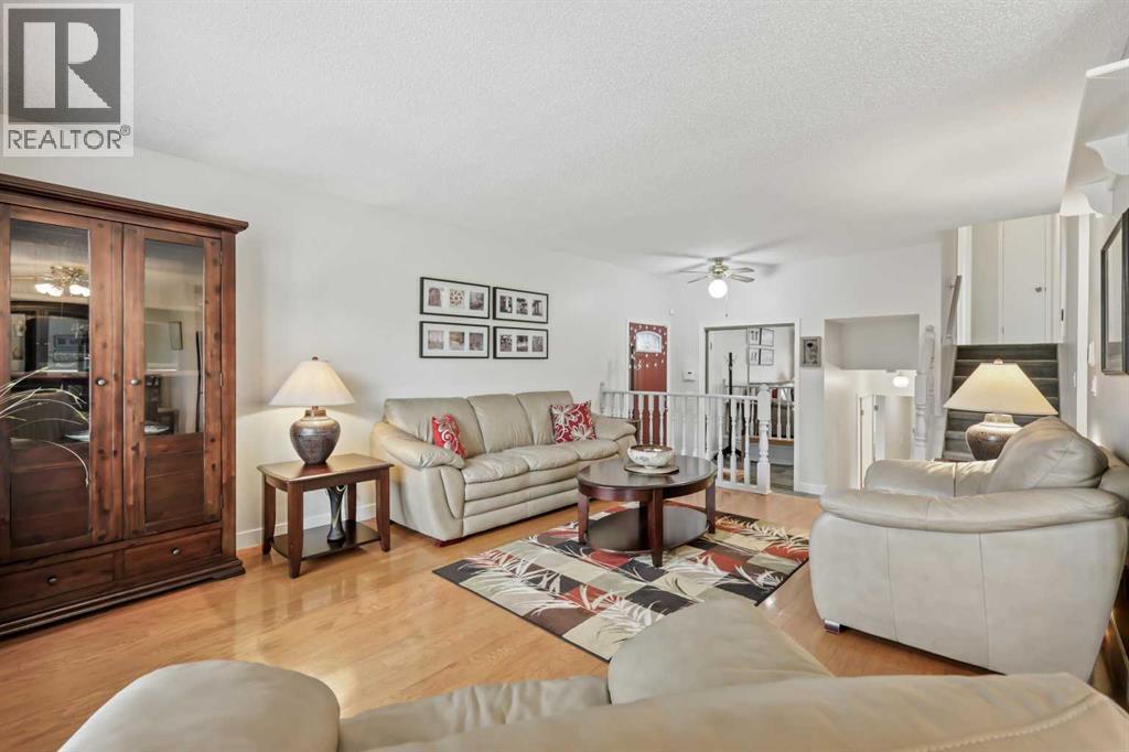 Single Family House 4 Level for Sale in  Sandarac Place NW Sandstone Valley Calgary 