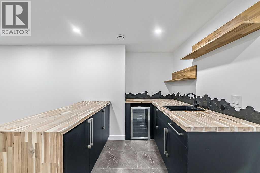 Single Family House for Sale in  Lake Twintree Road SE Lake Bonavista Calgary 