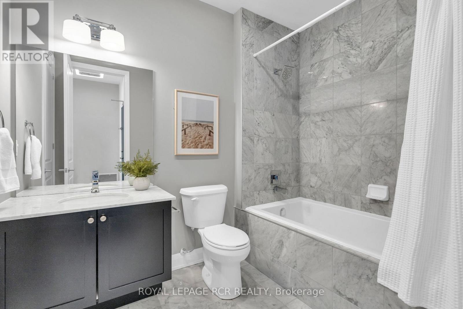 Photo 26 of 409 15277 Yonge Street, Aurora ON