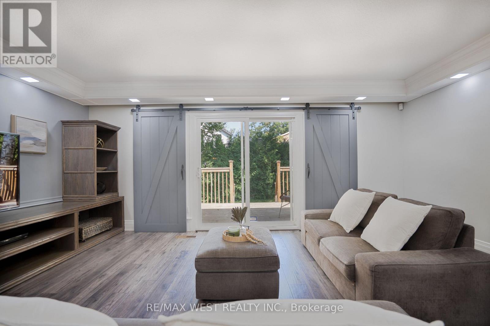 Photo 9 of 4 Elmview Court, Toronto ON