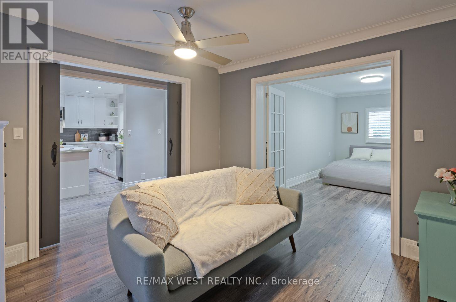 Photo 11 of 4 Elmview Court, Toronto ON