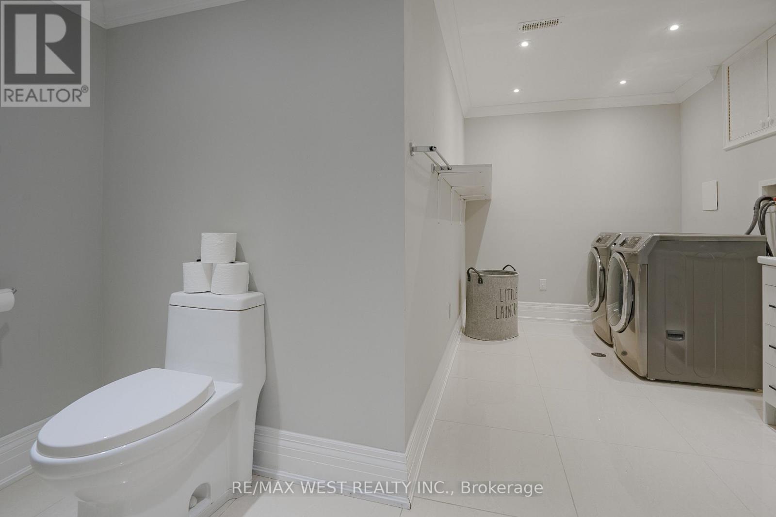 Photo 34 of 4 Elmview Court, Toronto ON