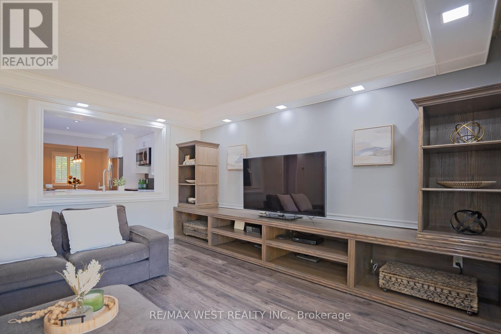 Photo 6 of 4 Elmview Court, Toronto ON
