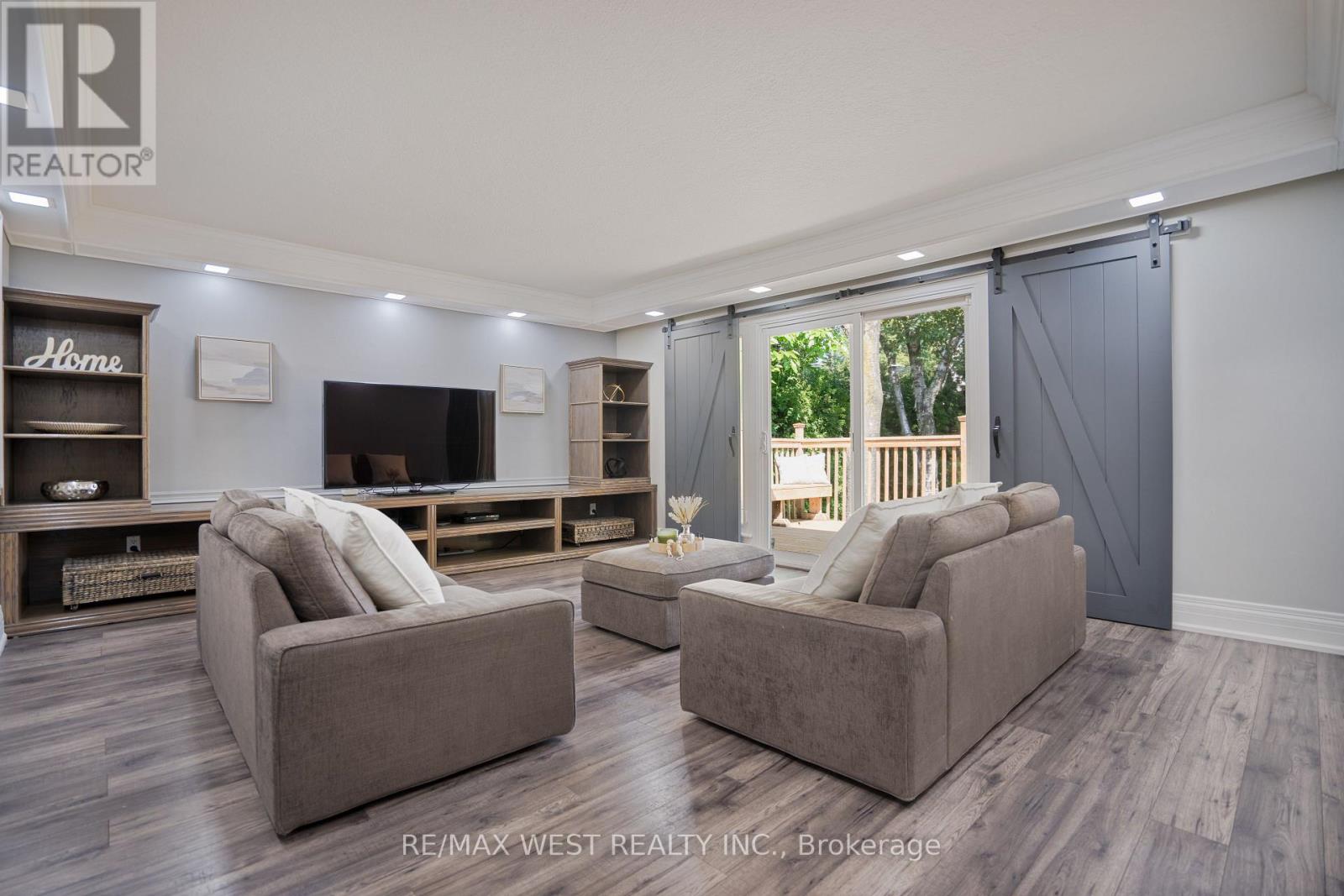 Photo 7 of 4 Elmview Court, Toronto ON