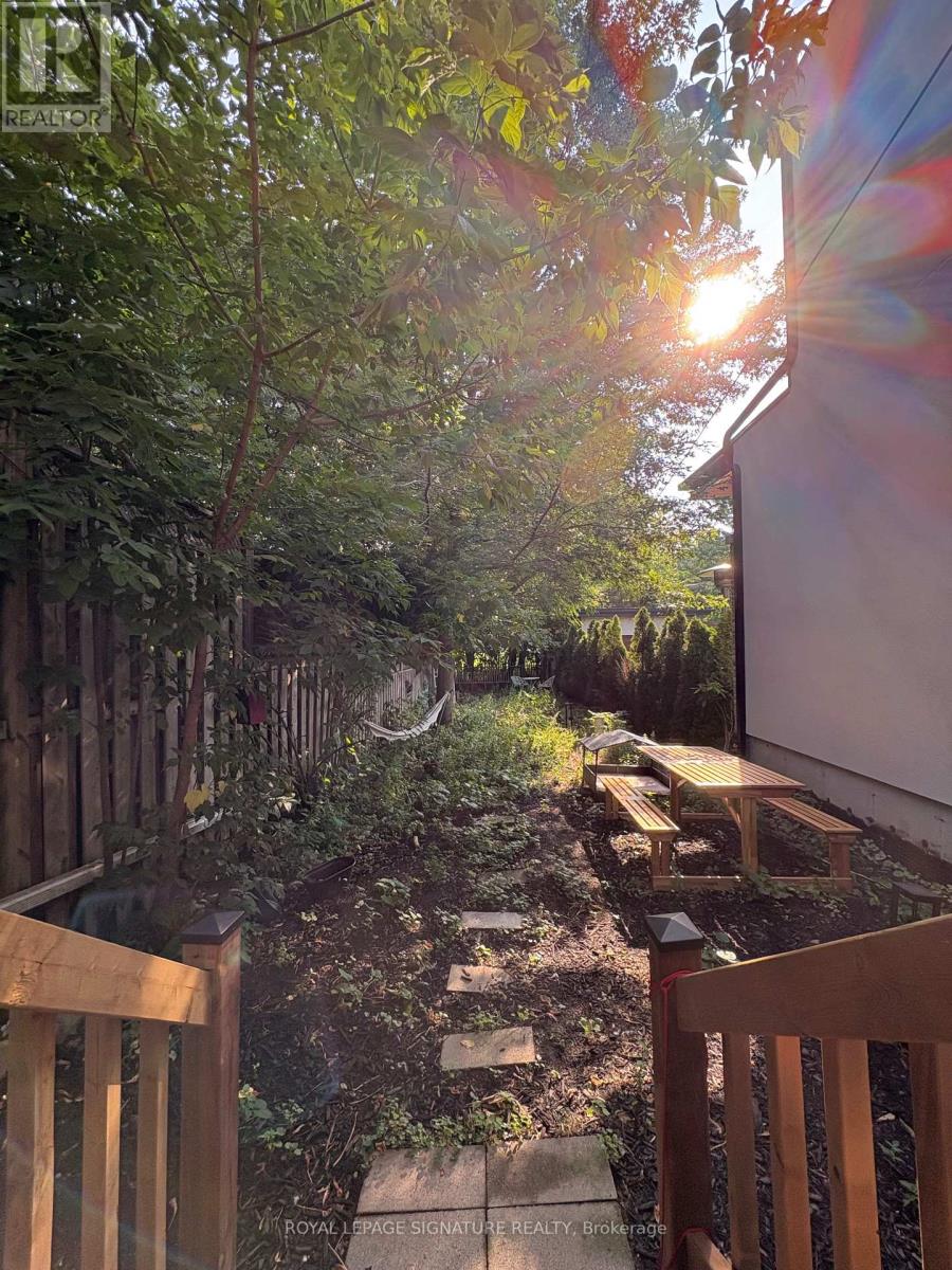 Photo 17 of Upper 163 Hampton Avenue, Toronto ON