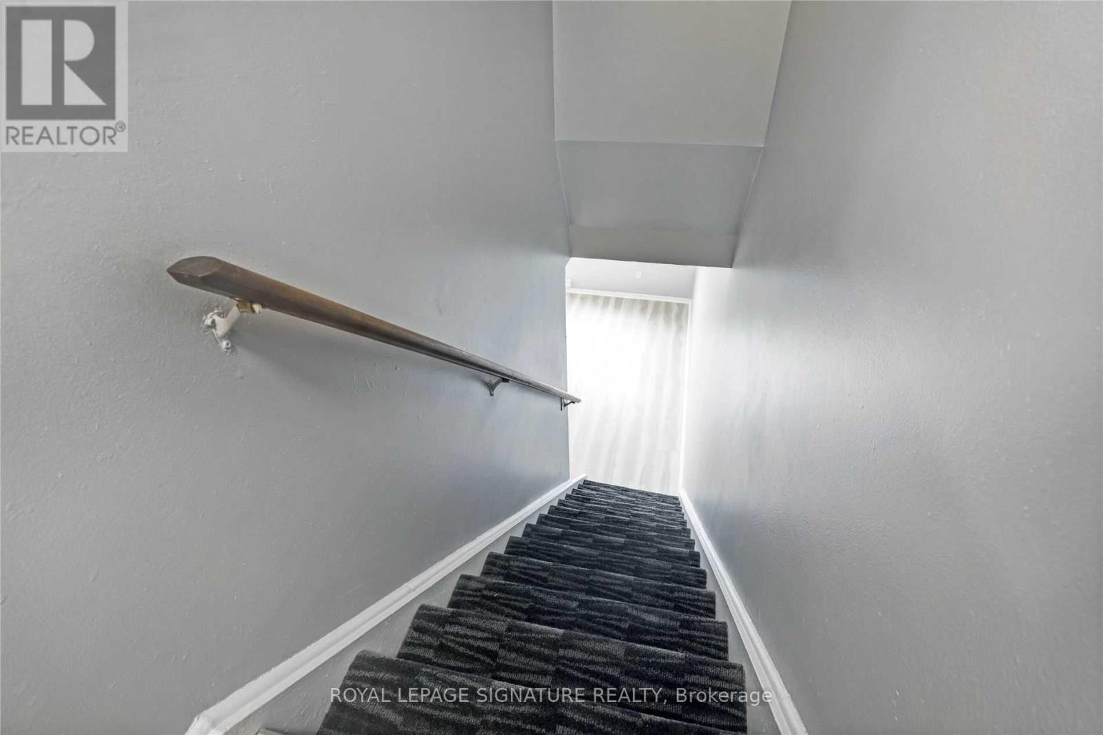 Photo 6 of 2 937 Danforth Avenue, Toronto ON