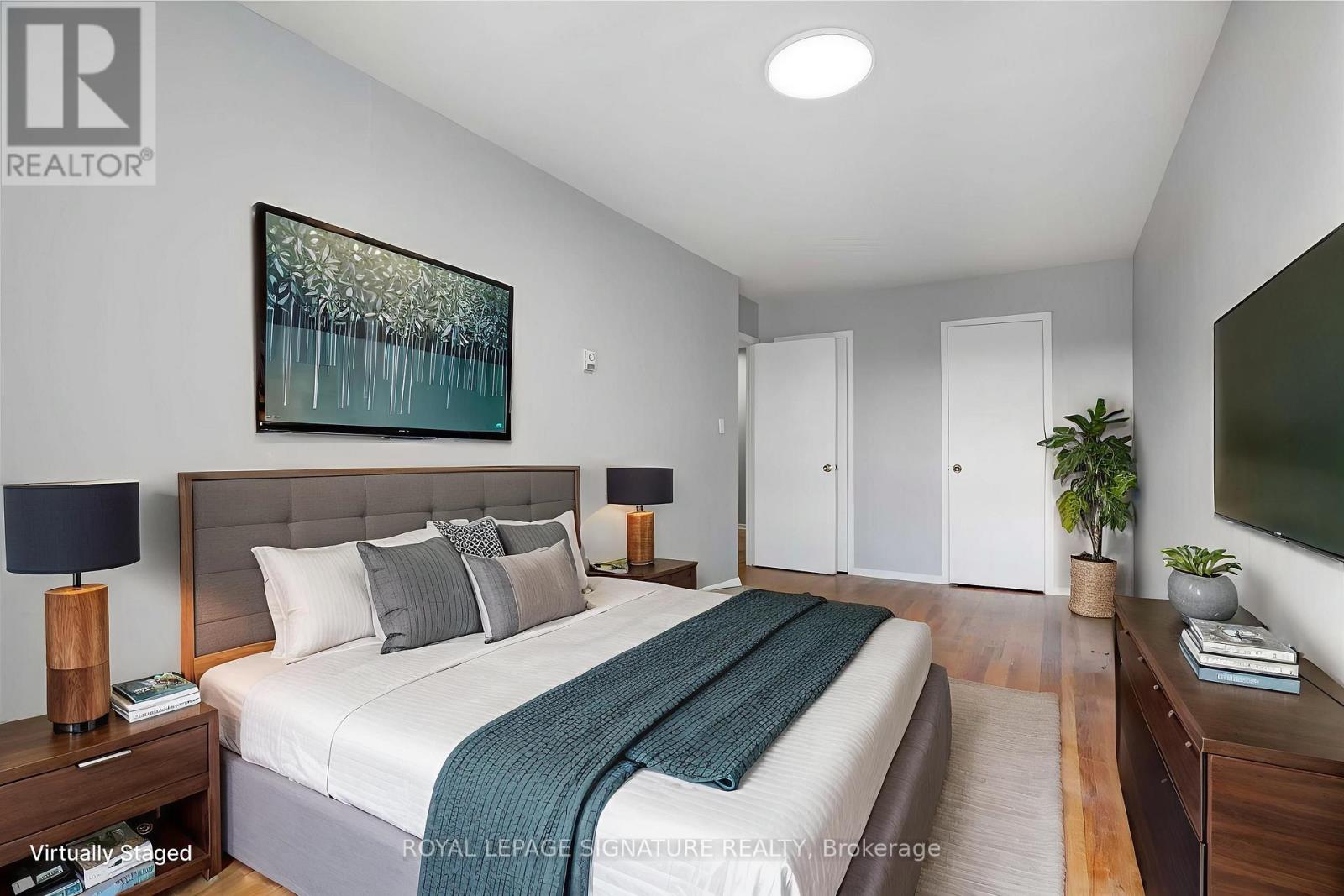 Photo 12 of 2 937 Danforth Avenue, Toronto ON