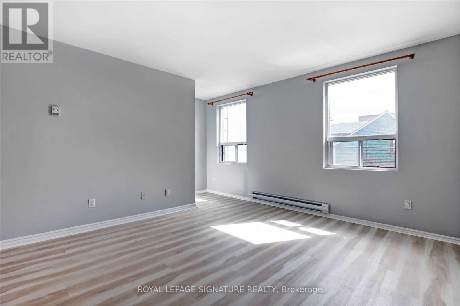 Photo 7 of 2 937 Danforth Avenue, Toronto ON