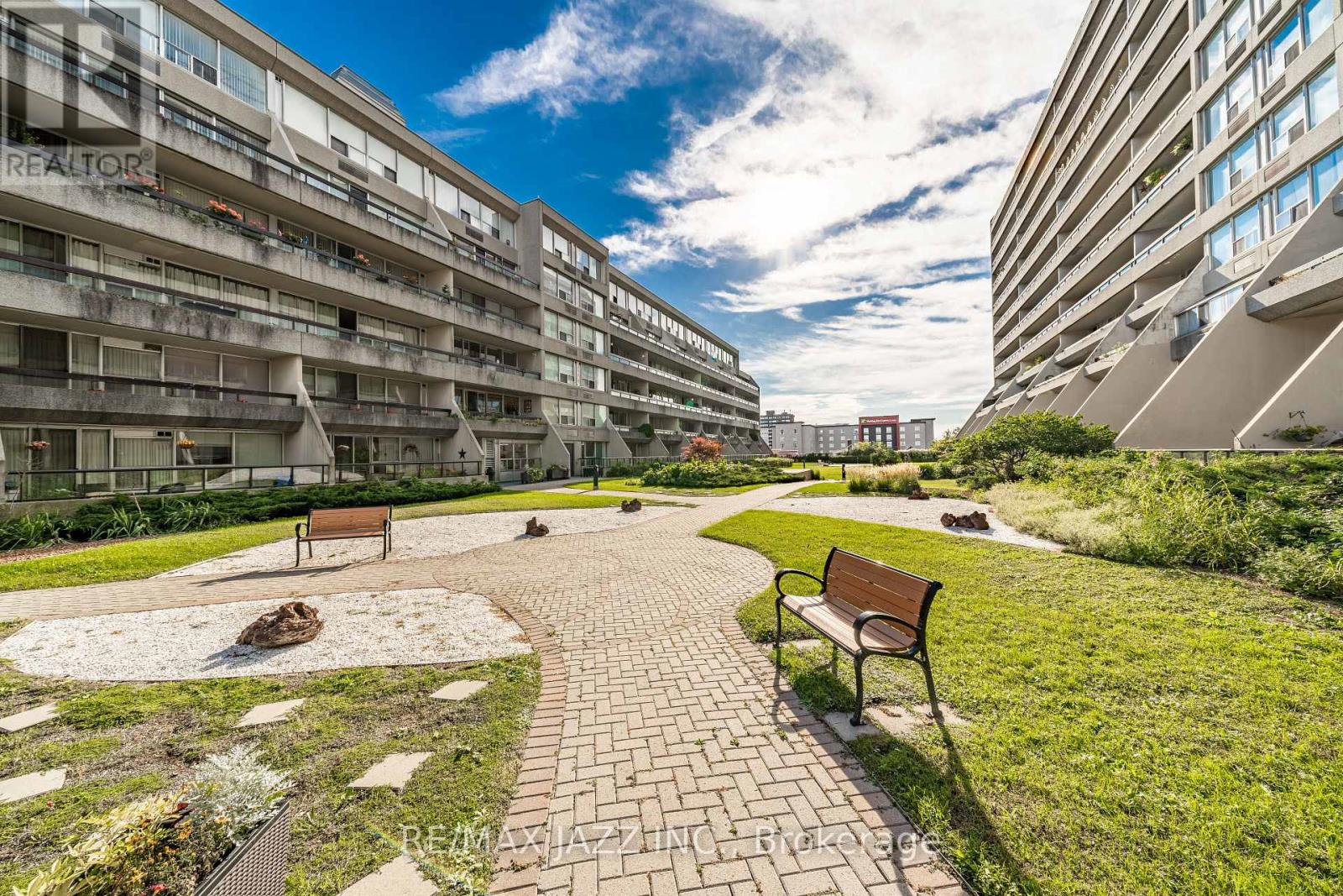 Photo 1 of 1214 55 William Street E, Oshawa ON
