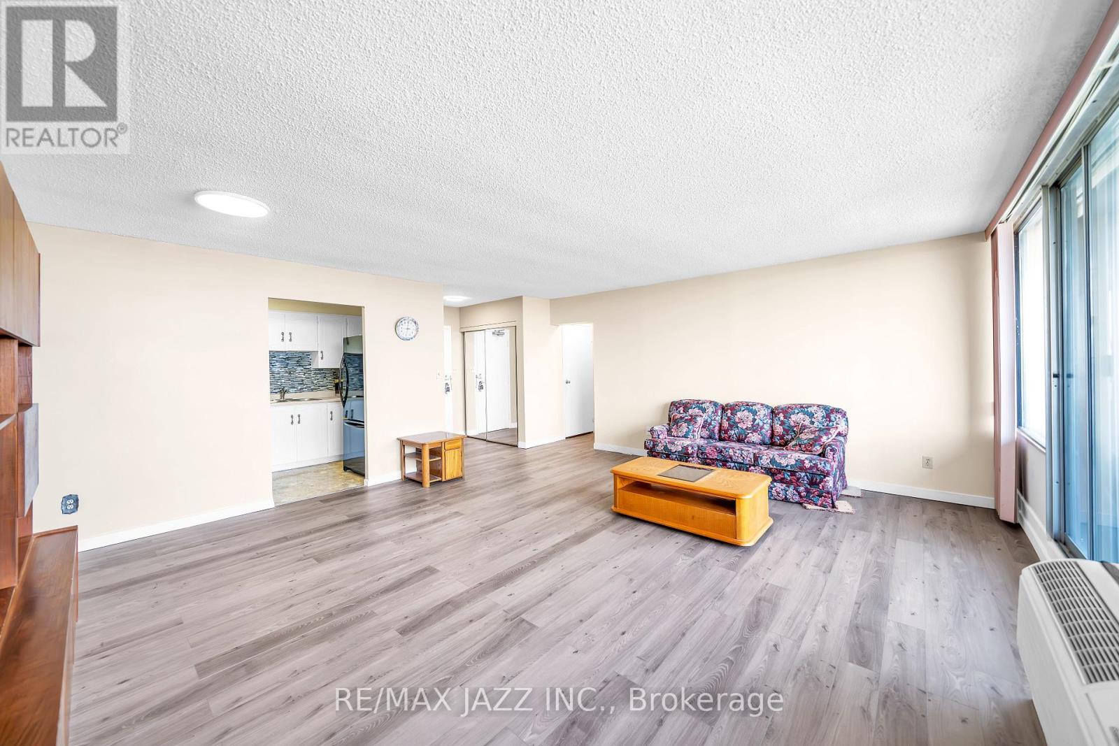 Photo 10 of 1214 55 William Street E, Oshawa ON